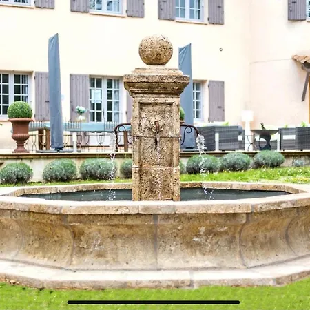 Apartmanhotel Spa & Jacuzzi- Le Domaine De La Tour 5*