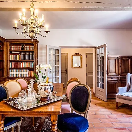 Apartmanhotel Spa & Jacuzzi- Le Domaine De La Tour 5*