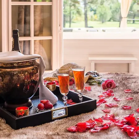 Apartmanhotel Spa & Jacuzzi- Le Domaine De La Tour 5*