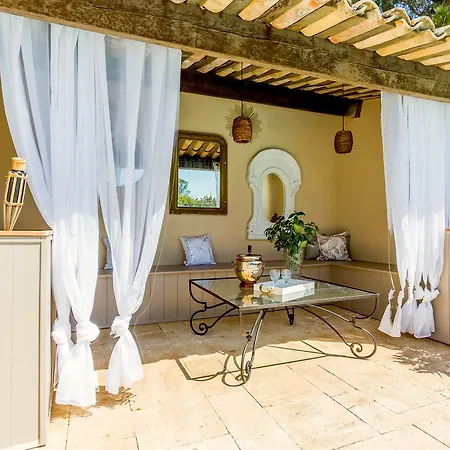Aparthotel Spa & Jacuzzi- Le Domaine De La Tour Aix-en-Provence